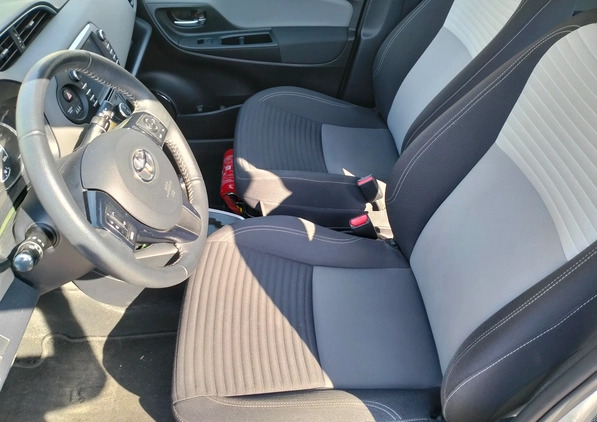 Toyota Yaris cena 47900 przebieg: 121000, rok produkcji 2018 z Warszawa małe 79